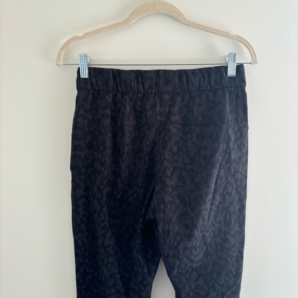 Lululemon On The Fly 7/8 Pant Formation in Camo - Picture 6 of 6